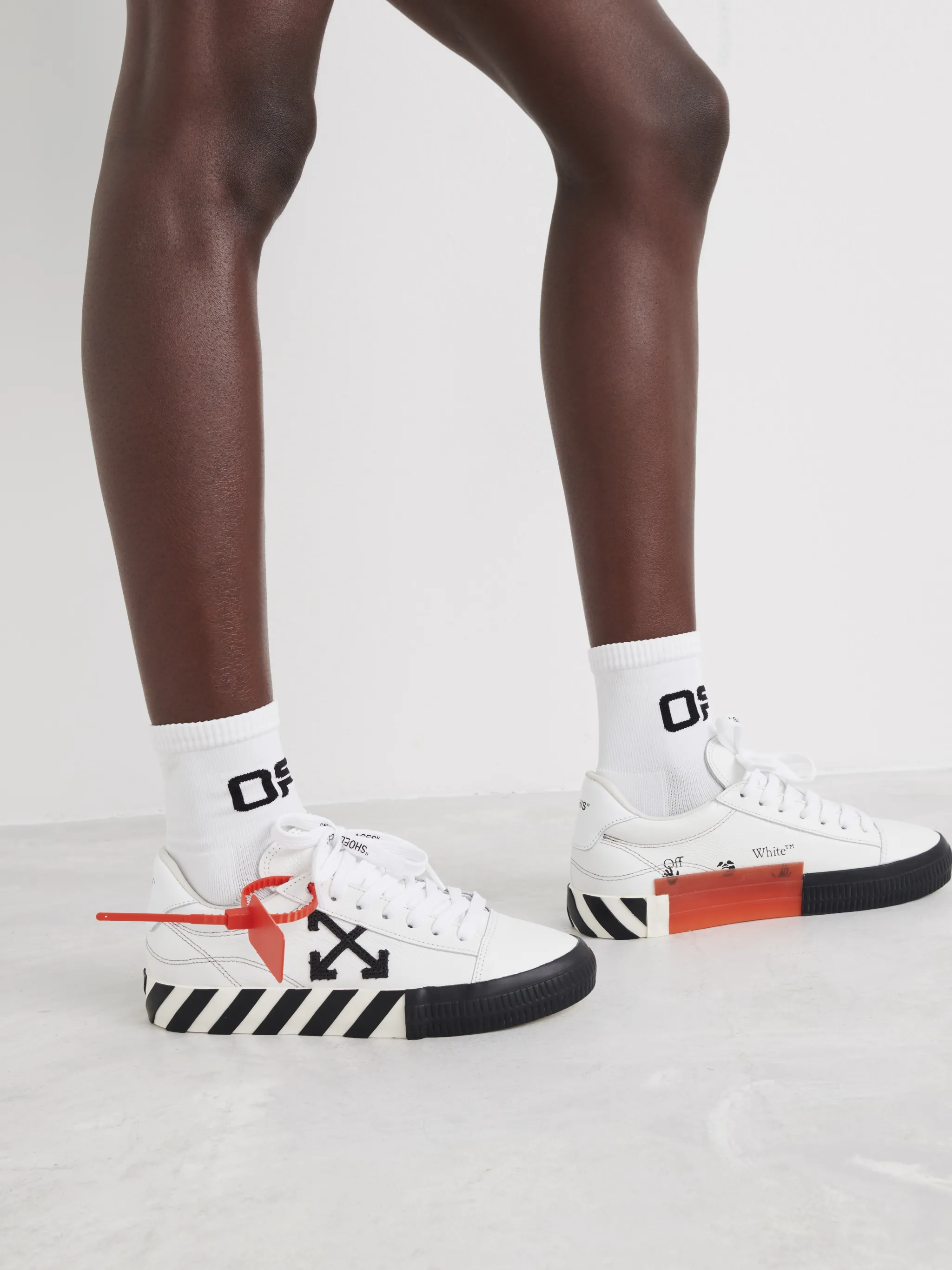 Sneakers bianche con targhetta zip-tie Off White | Ratti Boutique