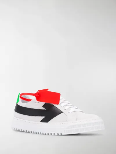 scarpe con la freccia