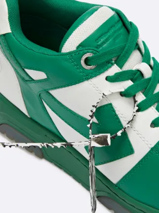 SNEAKERS OUT OF OFFICE \