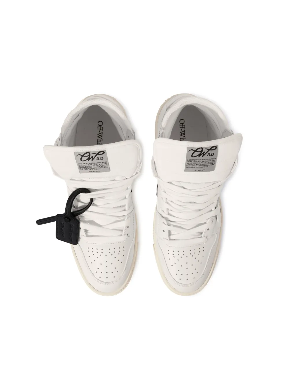 WEISS/SCHWARZE 3.0 OFF COURT COURTESY SNEAKER