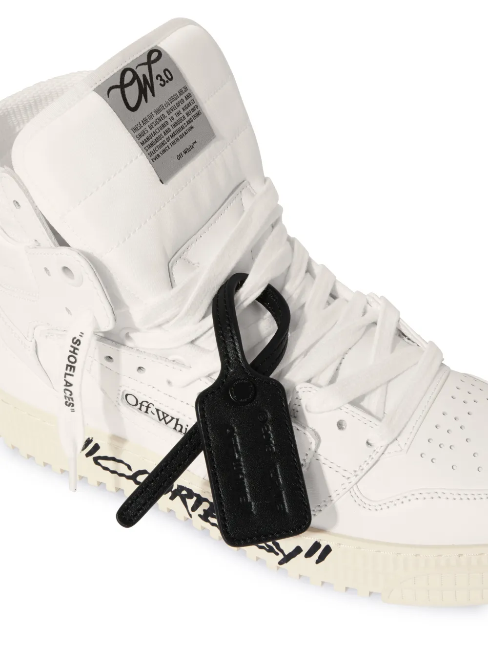 WEISS/SCHWARZE 3.0 OFF COURT COURTESY SNEAKER