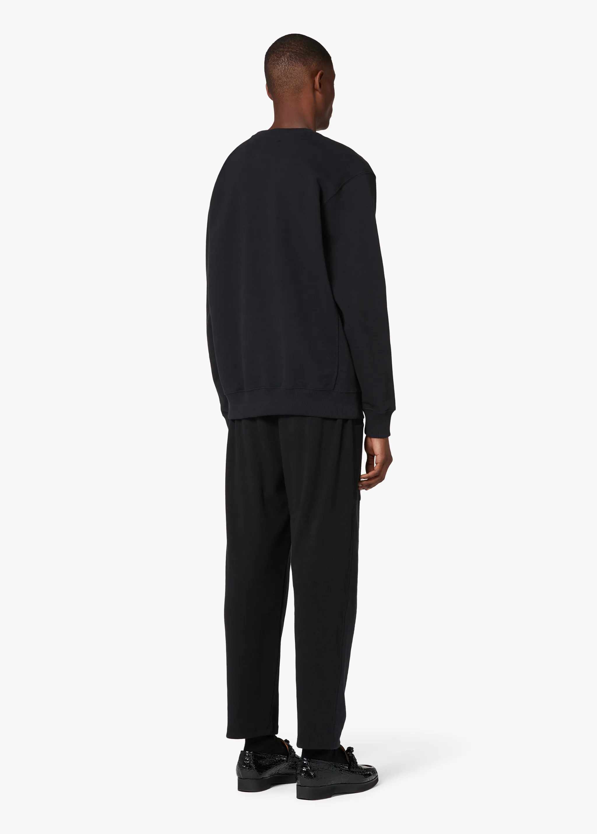 BLACK EMBROIDERED SWEATSHIRT
