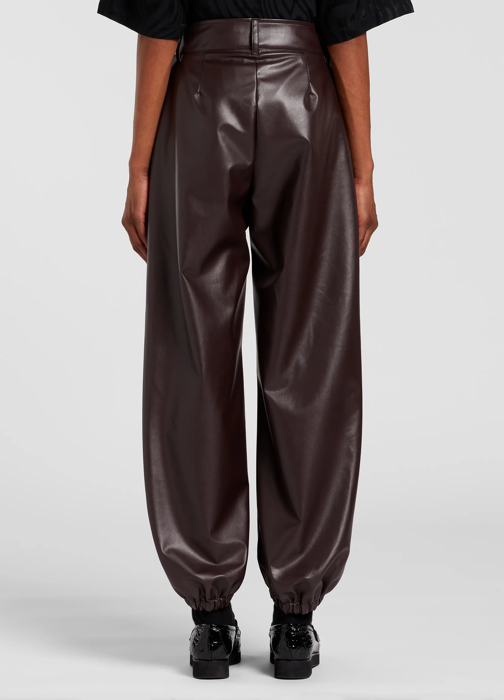 FAUX LEATHER GATHERED PANTS