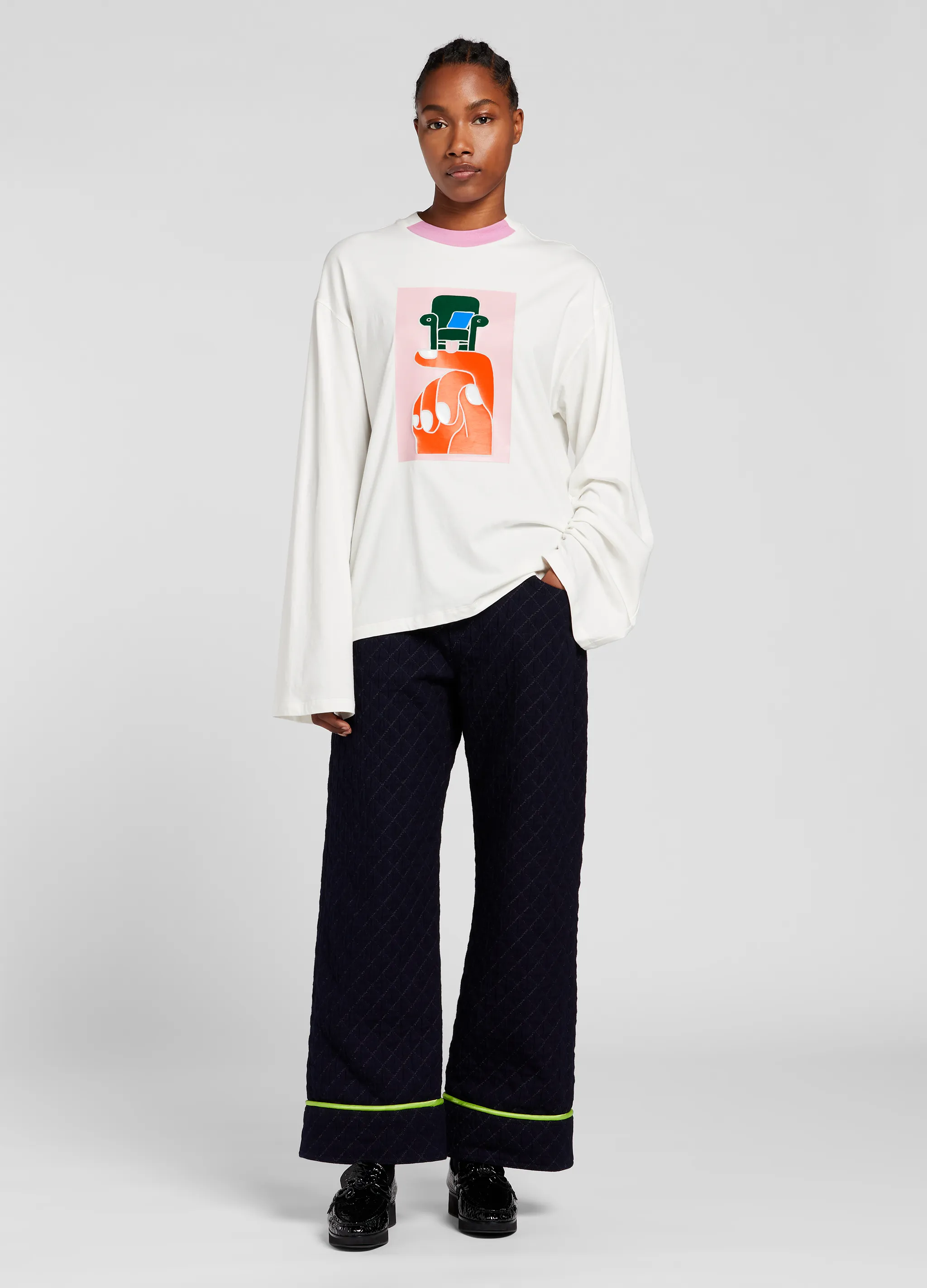 HAND CHAIR PRINT L/S T-SHIRT