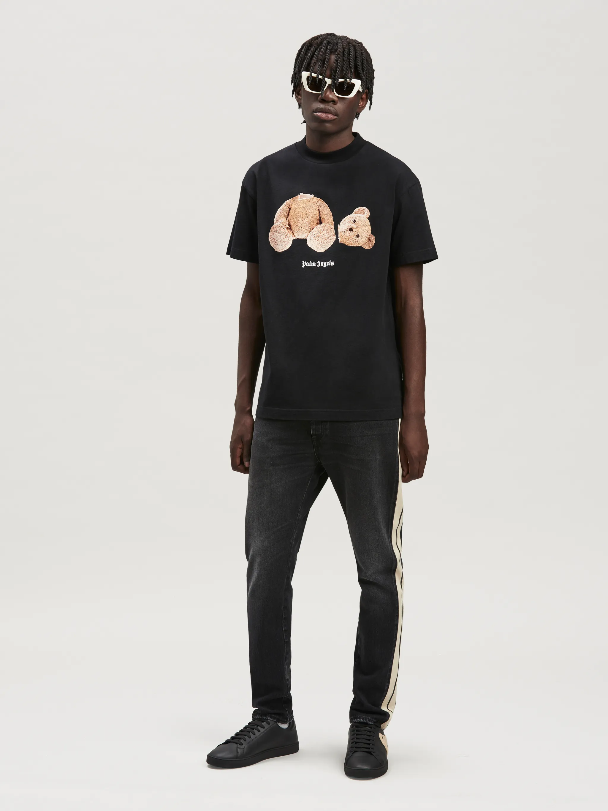 https://cdn-images.farfetch-contents.com/palm-angels-bear-classic-t-shirt_18438568_39840369_2048.jpg