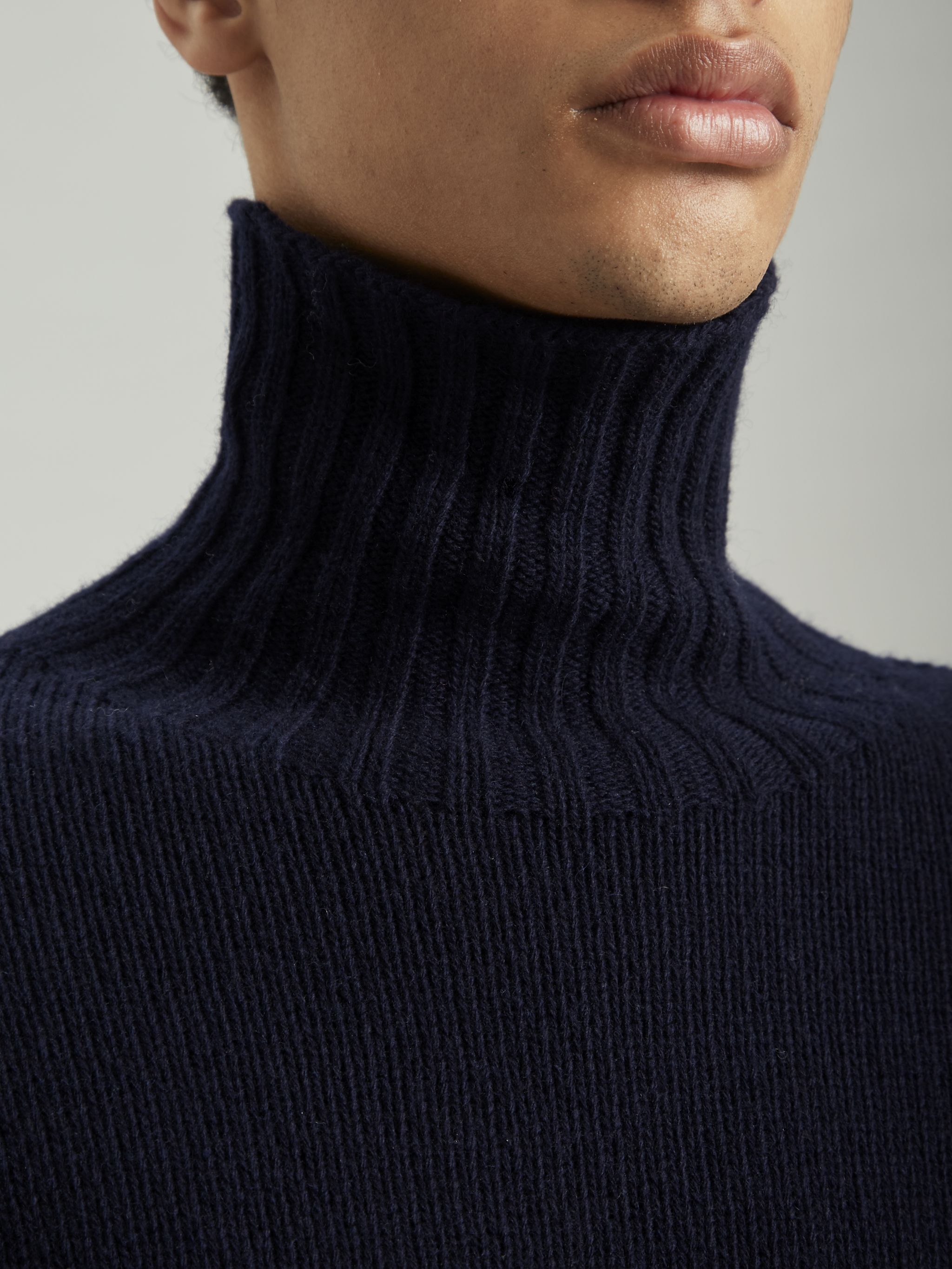 CURVED LOGO TURTLENECK SWEATER