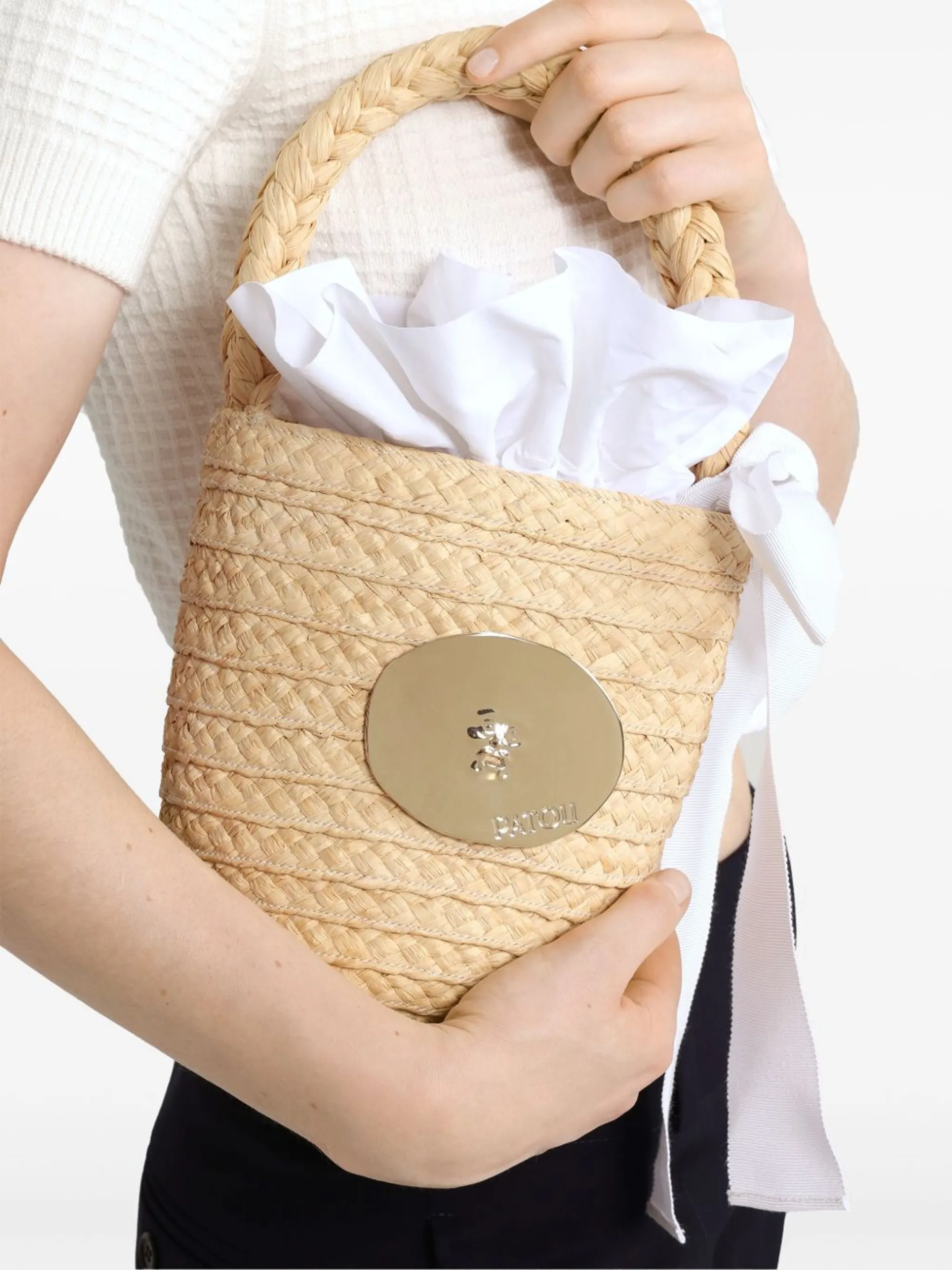 Iconic bucket bag hotsell