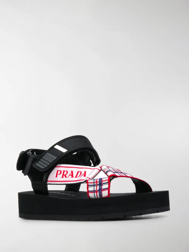 Prada Sandali con suola piatta Nomad nero | MODES