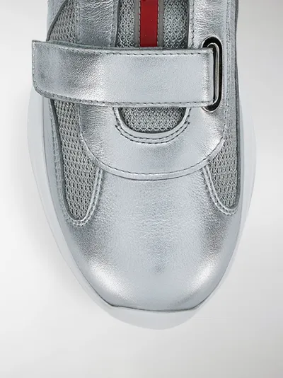 scarpe prada con strappo