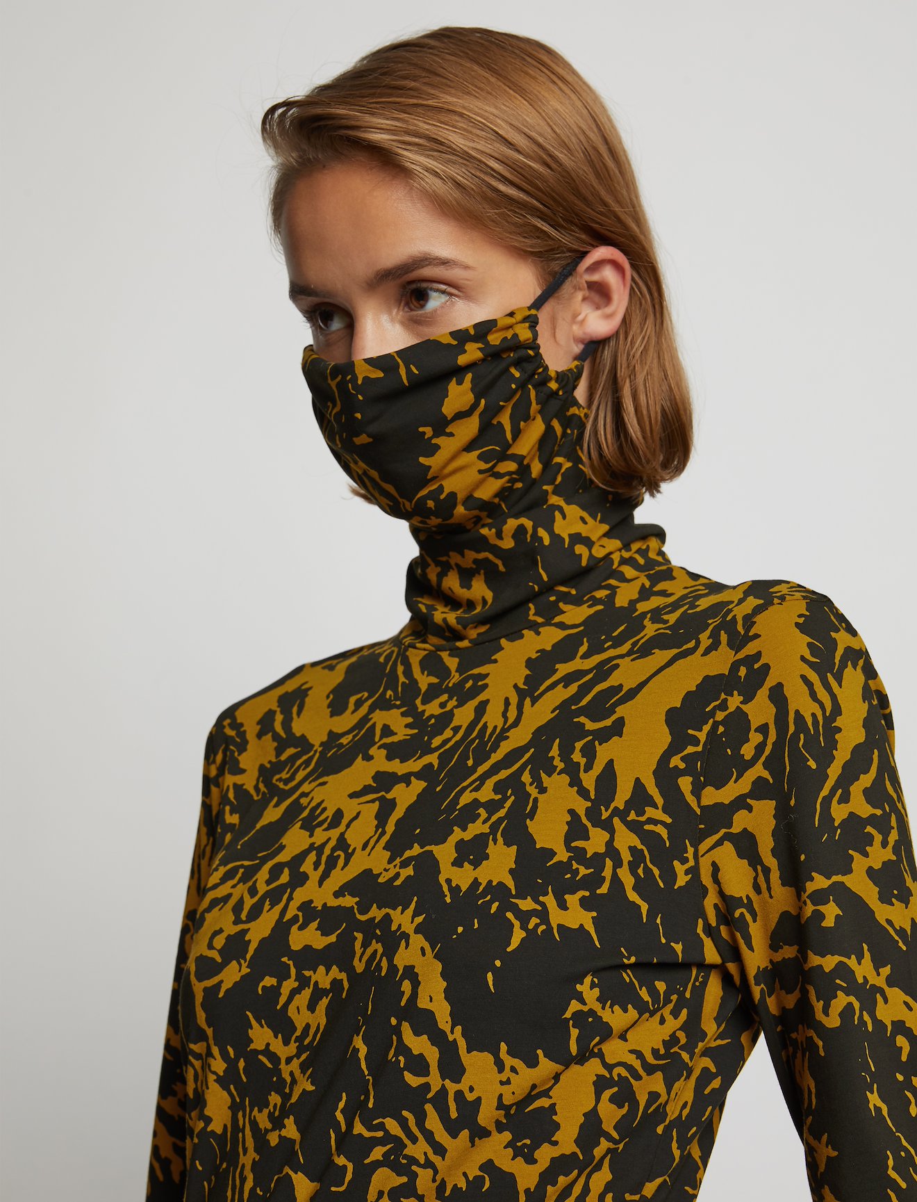 Shadow Print Masked Turtleneck Jersey Top #4