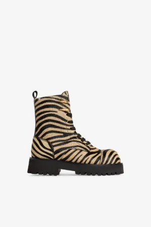 Botas militares con estampado Tiger y pelo de becerro - Tienda Online  Oficial de Roberto Cavalli®