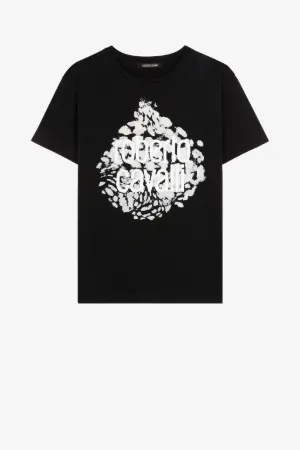 camiseta con logo estampado