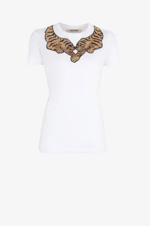 Camiseta con parches de tigre adornados con cristales