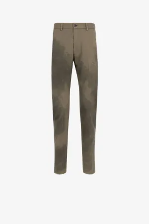 Chinos de corte slim efecto desgastado