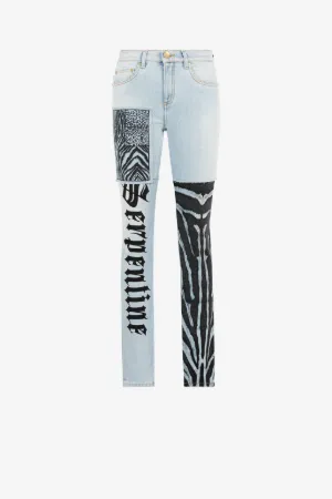 Jeans mit animalischer Patchwork-Print und Applikationen