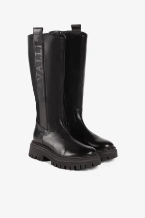 Botas con logotipo