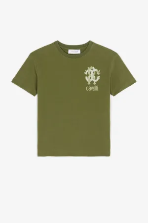 camiseta con logo estampado