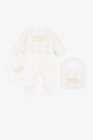 conjunto con motivo bordado