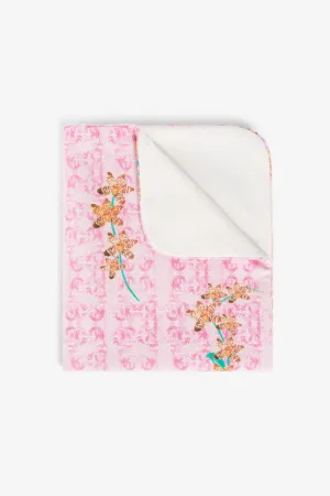 couverture fleurie à motif monogrammé