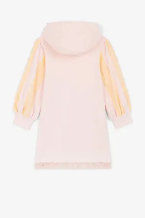 Robe à capuche et dentelle