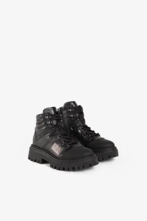 Schnürstiefel mit dicker Sohle