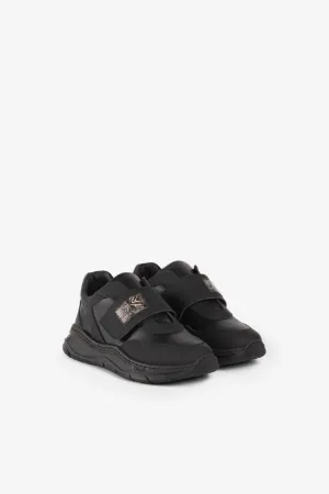 Sneakers con applicazione