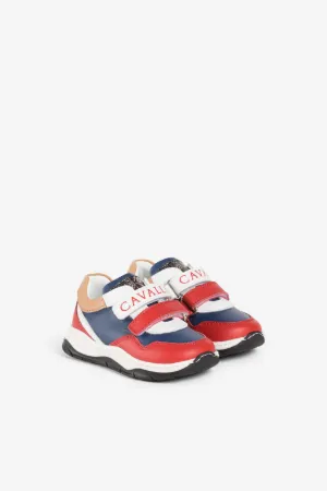 Sneakers mit Klettverschluss