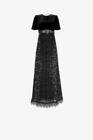 Robe longue en velours et dentelle