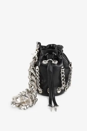 Sac en cuir à cordon de serrage et chaînes