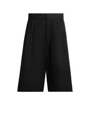 Schwarze knielange Shorts 