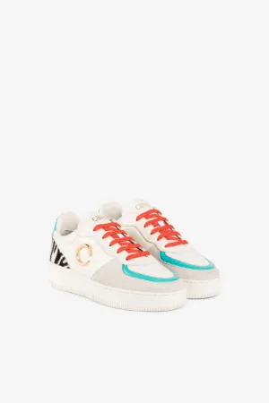 Sneaker mit C-Logo
