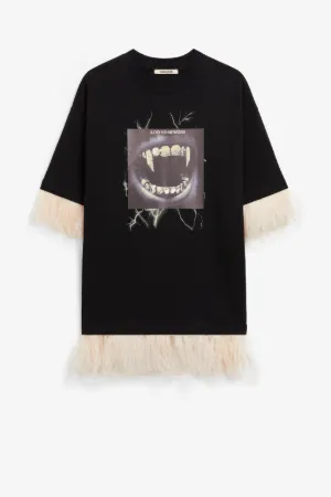 T-shirt stampa e piume