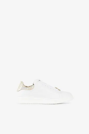 zapatillas con placa del logo