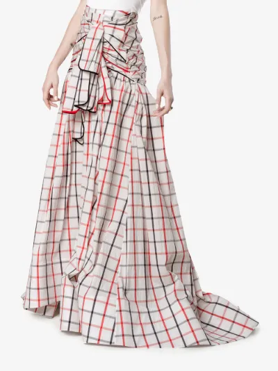 tying a maxi skirt