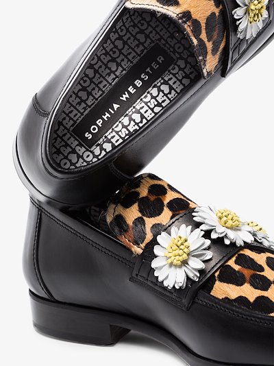 De la moda, lo que te acomoda... - Página 2 Sophia-webster-x-patrick-cox-iconic-daisy-loafers_15104551_26812777_400