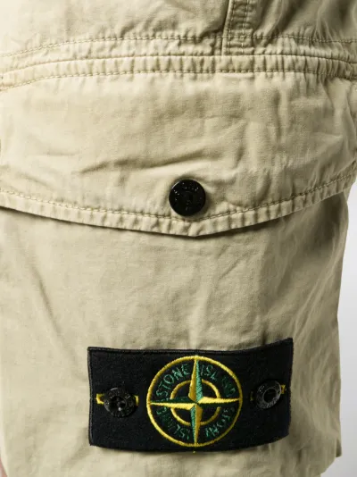 Stone Island Cargo corti con placca logo toni neutri | MODES
