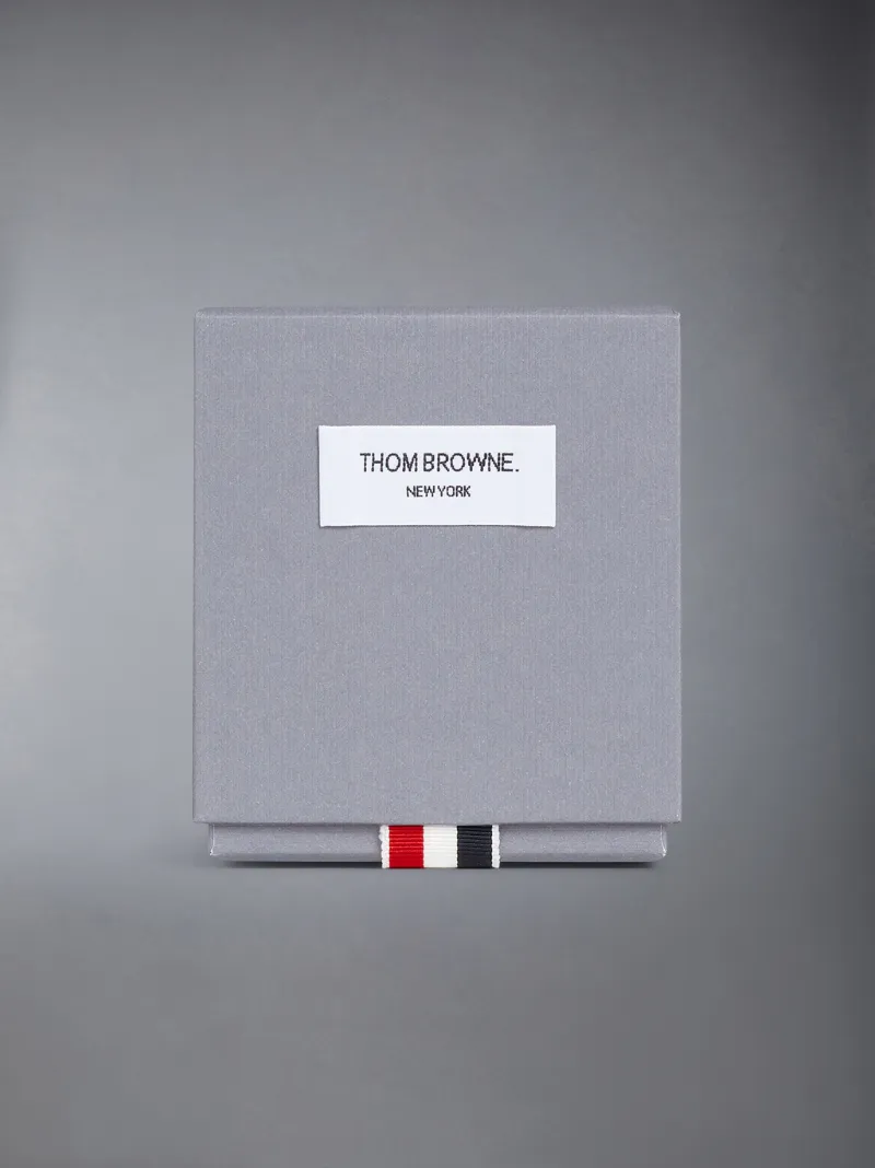 09.27.65 ベチバーキャンドル 175GRホワイト | Thom Browne 公式