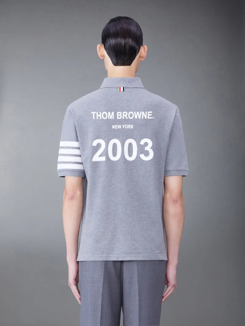 クラシックピケ 2003 4バーポログレー | Thom Browne 公式オンラインサイト