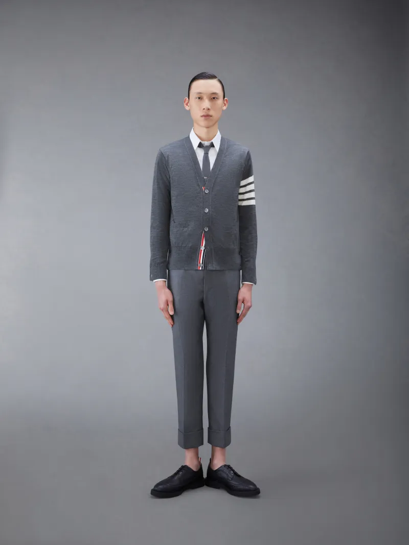 ダークグレー メリノウール ニット 4-Bar クラシック Vネックカーディガングレー | Thom Browne 公式オンラインサイト