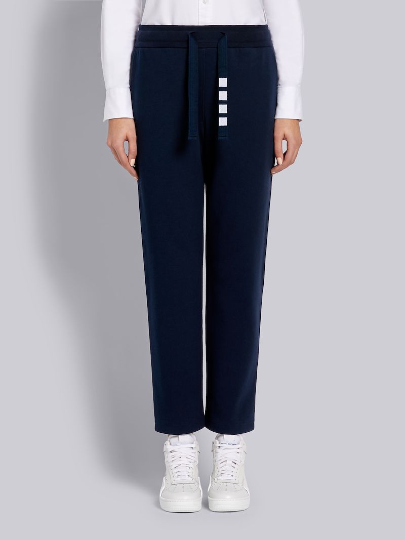 ネイビー コンパクト ダブル ニットコットン 4bar ドローコード スウェットパンツブルー Thom Browne 公式オンラインサイト ネイビー コンパクト ダブル ニットコットン 4bar ドローコード スウェットパンツブルー Thom Browne 公式オンラインサイト