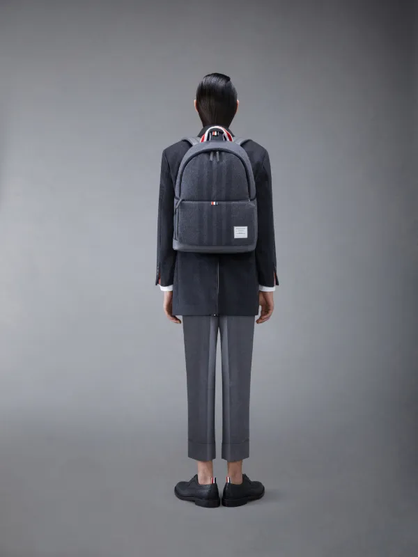 メンズ バックパック と バムバッグ | Thom Browne 公式ウェブサイト