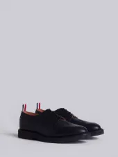 Classic Brogues With Gum Sole In Black Pebble Grain