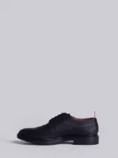 Classic Longwing Brogue With Lightweight Rubber Sole In Black Pebble Grain