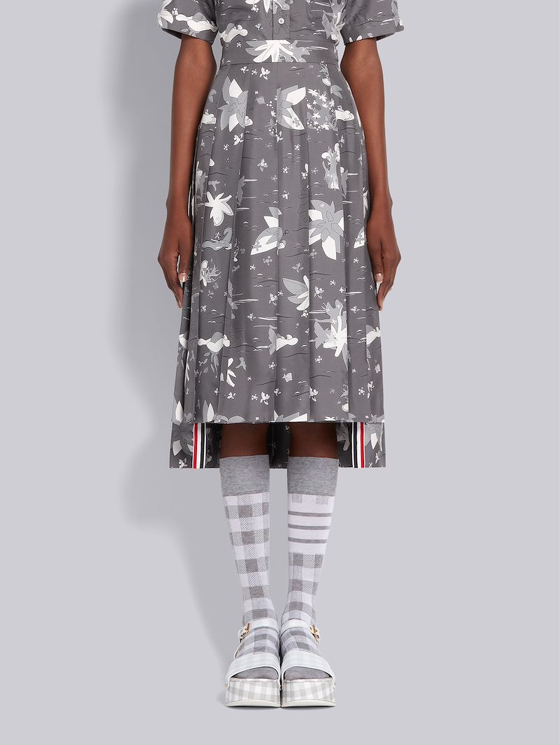 pleated skirt below knee