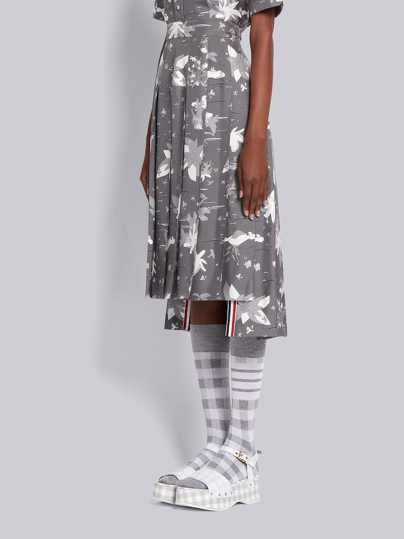 pleated skirt below knee