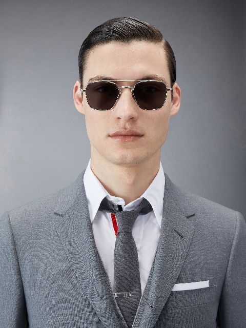 TBS908-46 グレー トータスサングラスグレー | Thom Browne 公式オンラインサイト