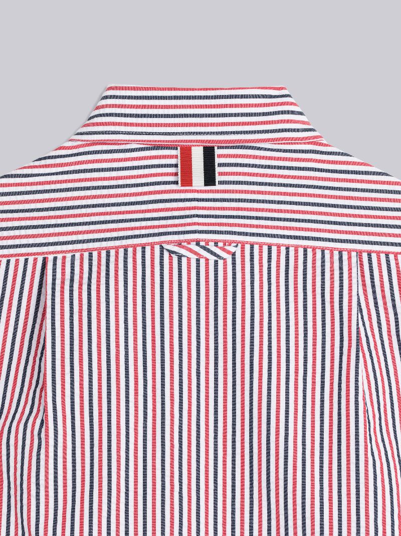 シアサッカー アームバンド ショートスリーブ ラウンドカラー シャツレッド | Thom Browne 公式オンラインサイト