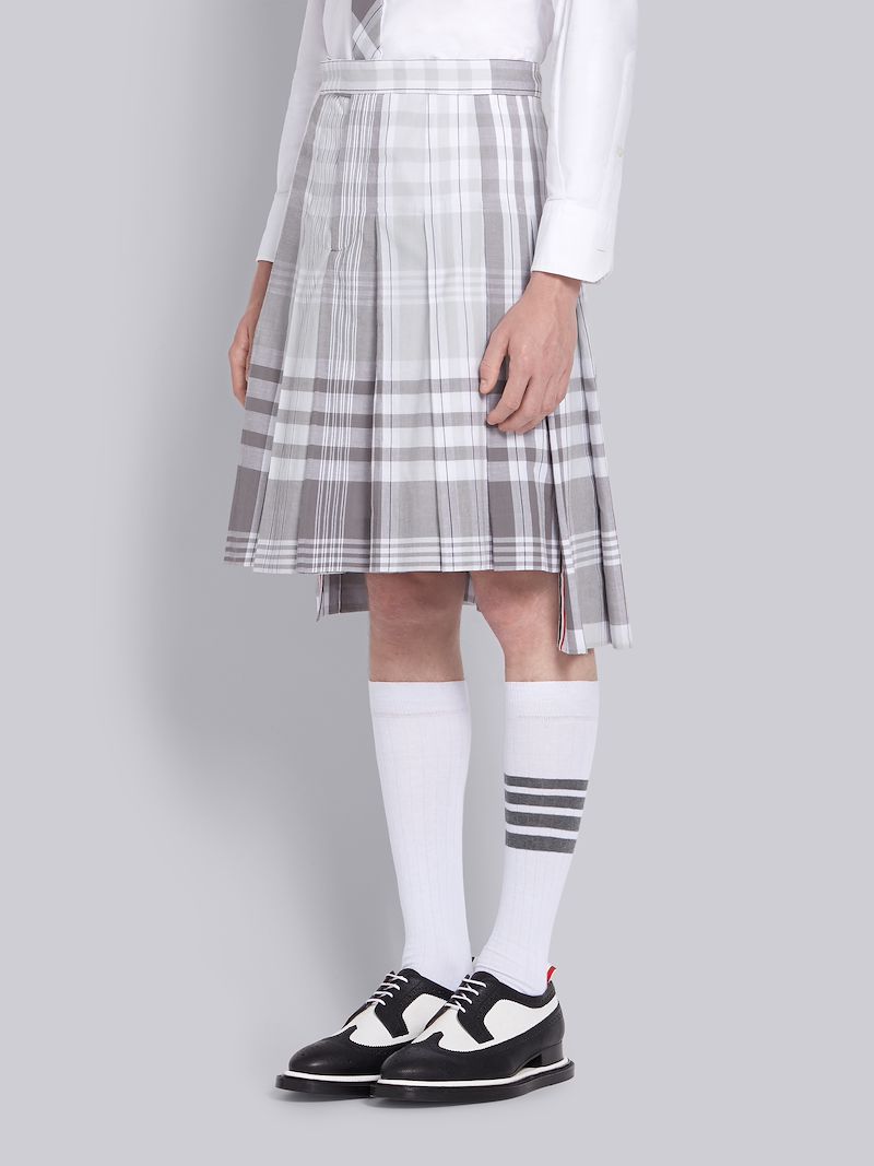 medium length pleated skirt
