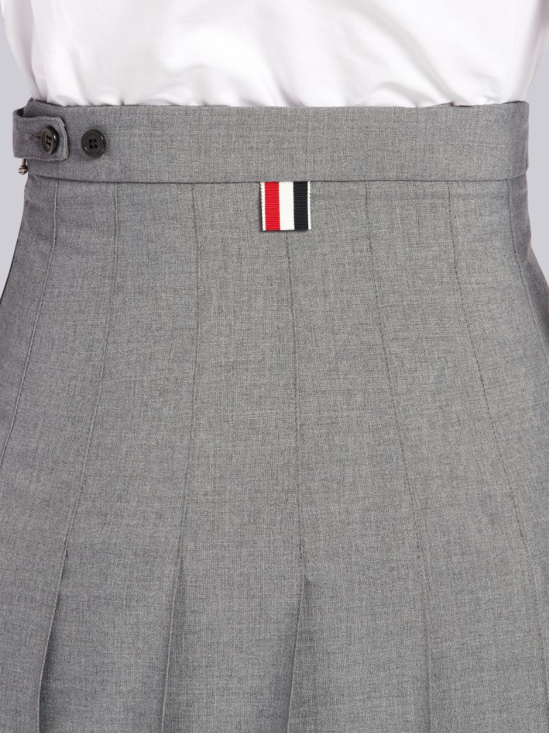 step-hem pleated skirt