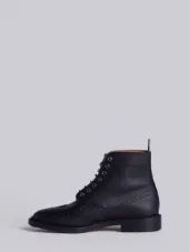 Wingtip Boot In Black Pebble Grain